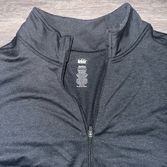 Men’s REI Black Lightweight Quarter Zip Pullover - Size Medium - Picture 2 of 3